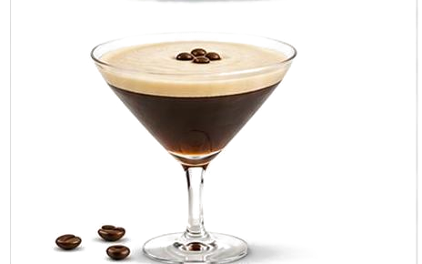 Espresso Martini im Cocktailglas mit Kaffeebohnen-Deko